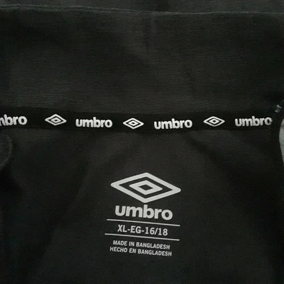 UMBRO XL long sleeve Boys new with tags size 16-18 - Picture 3 of 4